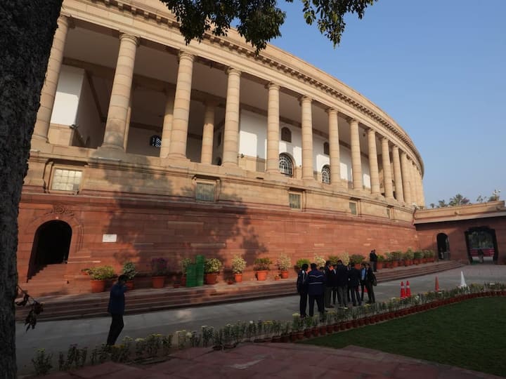parliament special session Will the bill related to the appointment of the controversial Election Commission be passed in the Parliament abpp सीबीआई 'तोता' तो क्या चुनाव आयोग 'कठपुतली' बन जाएगा, जानिए क्यों उठ रहे हैं सरकार के विधेयक पर सवाल?