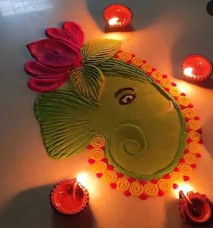 उद्यापासून गणेशोत्सवाला सुरुवात होणार आहे. घरोघरी बाप्पाचं आगमन होणार आहे. दहा दिवस चालणारा गणपती उत्सव देशभरात मोठ्या थाटामाटात साजरा केला जातो. जर तुम्हीही तुमच्या घरी गणपती बाप्पाचे स्वागत करणार असाल तर घराची सजावट करणे खूप गरजेचे आहे.