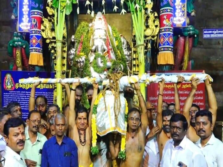 Vinayagar Chaturthi 2023: Special worship is offered to Mukkuruni Vinayaka in Meenakshiyamman temple by making 18-step rice porridge TNN Vinayagar Chaturthi 2023: மீனாட்சியம்மன் கோயில் முக்குறுணி விநாயகருக்கு 18படி அரிசியில்  கொழுக்கட்டை படைத்து சிறப்பு வழிபாடு
