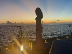 नेचर के बीच वेकेशन एंजॉय कर रही हैं शाहरुख खान की लाडली सुहाना, पिंक ड्रेस में शेयर की तस्वीर