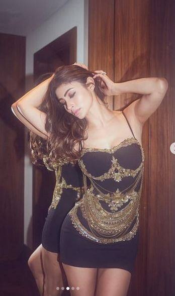 ਮੌਨੀ ਰਾਏ ਨੇ ਬਲੈਕ ਡਰੈੱਸ 'ਚ ਮਚਾਈ ਤਬਾਹੀ