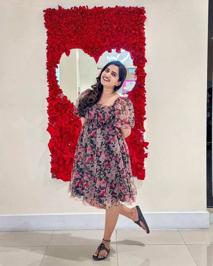 అందమైన స్రవంతి చొక్కారపు ఫోటోలు -Image credit: Sravanthi Chokarapu/Instagram