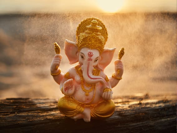 ગણપતિ બાપ્પા મોર્યા નો અર્થ શું થાય છે?