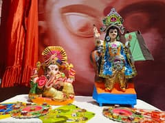 Vishwakarma Puja 2023 : বিশ্বকর্মা পুজোর আগেই দুর্গাপুজোর ব্যানার উদ্বোধনে বাস্তবের বিশ্বকর্মাদের সম্মান ! উদ্যোগে সমাজসেবী সংঘ