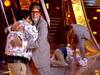 Kaun Banega Crorepati 15: अमिताभ बच्चन के पैरों में गिरकर रोने लगा कंटेस्टेंट, जानिए आखिर क्या है इसके पीछे का असली कारण