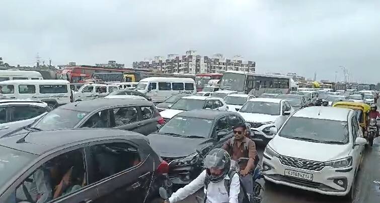 Rain: more than 5 km traffic jam on National Highway no 48 in bharuch near narmada maiya bridge Rain: ભારે વરસાદની વચ્ચે નર્મદા મૈયા બ્રિજ બંધ થતાં હાઇવે પર 5 કીમી લાંબો ટ્રાફિક જામ, જુઓ તસવીરો....