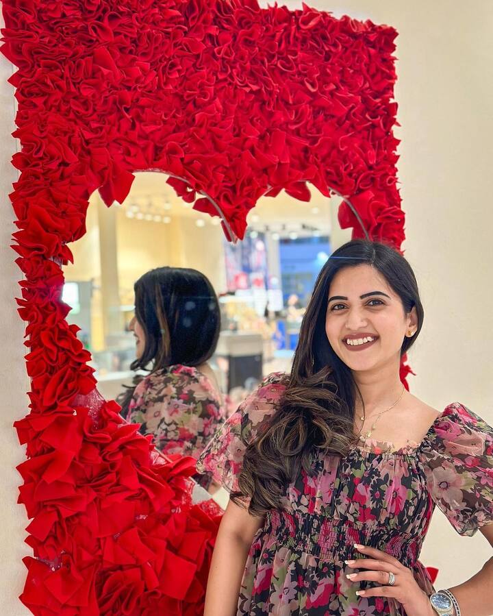 అందమైన స్రవంతి చొక్కారపు ఫోటోలు -Image credit: Sravanthi Chokarapu/Instagram