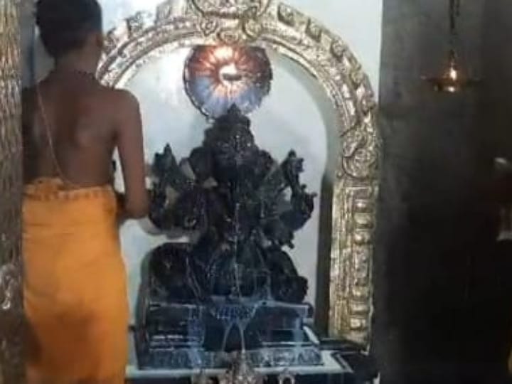 Vinayagar Chaturthi 2023: கரூரில் கற்பக விநாயகருக்கு சிறப்பு அபிஷேகம்; திரளான பக்தர்கள் பங்கேற்பு