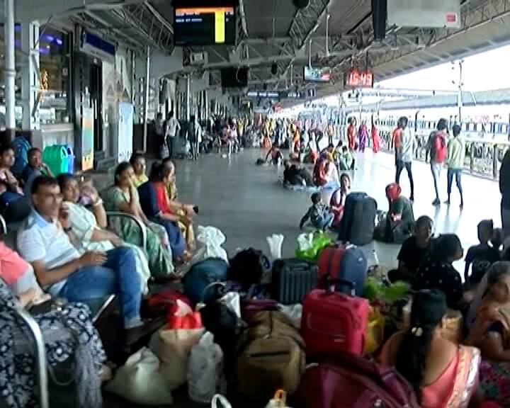 Ahmedabad: વરસાદના કારણે ટ્રેન વ્યવહારને અસર,  મુંબઈ,કર્ણાટક અને બેંગ્લોર જતા પ્રવાસીઓ ફસાયા