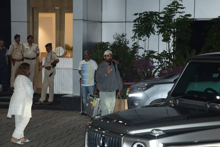 टीम इंडिया ने शानदार गेंदबाज़ी की बदौलत श्रीलंका को 15.2 ओवर में 50 रनों पर ऑलआट कर दिया था. इसके बाद टीम ने 6.1 ओवर में बिना विकेट गंवाए आसानी से लक्ष्य हासिल कर लिया था.