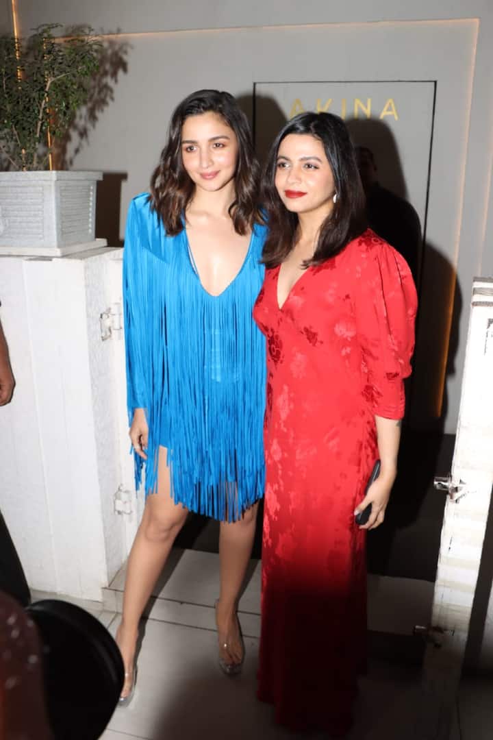 આ પાર્ટીમાં આલિયા ભટ્ટની સાથે તેની બહેન શાહીન ભટ્ટ પણ જોવા મળી હતી. આલિયા ભટ્ટ અને શાહીન ભટ્ટની આ તસવીરો સોશિયલ મીડિયા પર વાયરલ થઈ રહી છે.