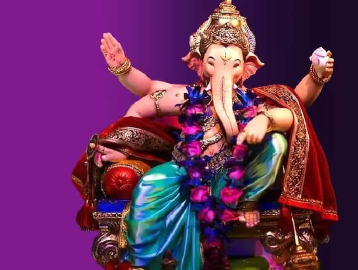 પૂજાના કપડાં - ગણેશના પુત્ર ગૌરીના પ્રિય રંગો લાલ અને પીળા છે. આ રંગોના કપડાં પહેરીને જ પૂજા કરો. ભૂલથી પણ કાળા રંગના કપડાં ન પહેરો. જો તમે આમ કરશો તો 10 દિવસની પૂજા વ્યર્થ જશે અને તમને કોઈ પરિણામ નહીં મળે.