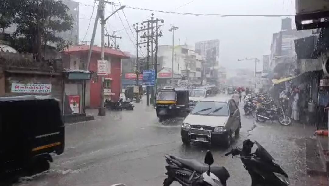 જૂનાગઢમાં મેઘરાજાએ ધબધબાટી બોલાવી, જીલ્લામાં અત્યાર સુધીનો કુલ 61.84 ઇંચ વરસાદ પડ્યો It has been raining in Junagadh since early morning today, the district has received a total of 61.84 inches of rain so far જૂનાગઢમાં મેઘરાજાએ ધબધબાટી બોલાવી, જીલ્લામાં અત્યાર સુધીનો કુલ 61.84 ઇંચ વરસાદ પડ્યો
