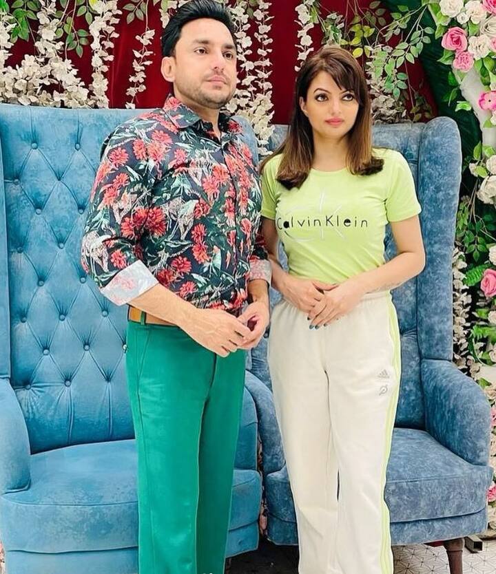 ਉਨ੍ਹਾਂ ਇਸਦੀ ਜਾਣਕਾਰੀ ਸੋਸ਼ਲ ਮੀਡੀਆ ਰਾਹੀਂ ਪੋਸਟ ਸਾਂਝੀ ਕਰ ਪ੍ਰਸ਼ੰਸਕਾਂ ਨੂੰ ਦਿੱਤੀ। ਇਸ ਤੇ ਪੰਜਾਬੀ ਗਾਇਕ ਦੇ ਪ੍ਰਸ਼ੰਸਕ ਵੀ ਪੰਜਾਬ ਆਉਣ ਤੇ ਉਨ੍ਹਾਂ ਦਾ ਸਵਾਗਤ ਕੀਤਾ ਹੈ।