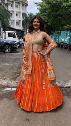 अपकमिंग फिल्म 'सुखी' के प्रमोशन के लिए स्टाइलिश अंदाज में पहुंची Shilpa Shetty, ऑरेंज कलर के लहंगे में एक्ट्रेस लगीं बला की खूबसूरत