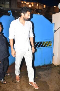 Aditya Ananya Pics: फिर साथ में स्पॉट हुए रुमर्ड कपल आदित्य रॉय कपूर और अन्नया पांडे, पैप्स को देख ब्लश करती दिखीं एक्ट्रेस