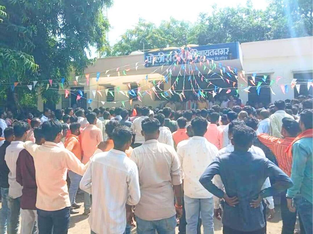 Maratha Reservation : मराठा आरक्षणासाठी तरुणाची आत्महत्या, नांदेडमधील हिमायतनगर शहरात बंदची हाक Youth commits suicide for Maratha reservation Bandh call in Himayatnagar town in Nanded Maratha Reservation : मराठा आरक्षणासाठी तरुणाची आत्महत्या, नांदेडमधील हिमायतनगर शहरात बंदची हाक