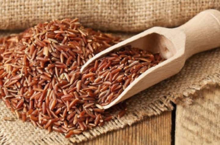 ਦੱਸ ਦੇਈਏ ਕਿ ਹਸਾਵੀ ਚਾਵਲ ਨਾਮਕ ਇਸ ਚਾਵਲ ਦੀ ਕੀਮਤ 50 ਸਾਊਦੀ ਰਿਆਲ ਪ੍ਰਤੀ ਕਿਲੋ ਹੈ, ਜੇ ਇਸ ਨੂੰ ਭਾਰਤੀ ਰੁਪਏ ਵਿੱਚ ਬਦਲਿਆ ਜਾਵੇ ਤਾਂ ਇਸ ਦੀ ਕੀਮਤ 1000 ਤੋਂ 1100 ਰੁਪਏ ਦੇ ਵਿਚਕਾਰ ਹੋਵੇਗੀ। ਹਸਾਵੀ ਚੌਲ ਔਸਤ ਕੁਆਲਿਟੀ ਦੇ ਹੁੰਦੇ ਹਨ, ਜਿਸ ਨੂੰ ਲੋਕ 30-40 ਰਿਆਲ (ਕਰੀਬ 800 ਰੁਪਏ) ਵਿੱਚ ਖਰੀਦਦੇ ਹਨ। ਇਸ ਸਮੇਂ ਵਿੱਚ ਇੱਕ ਵਿਅਕਤੀ ਦੇ ਮਹੀਨੇ ਭਰ ਦਾ ਖਾਣਾ ਆ ਜਾਵੇਗਾ।