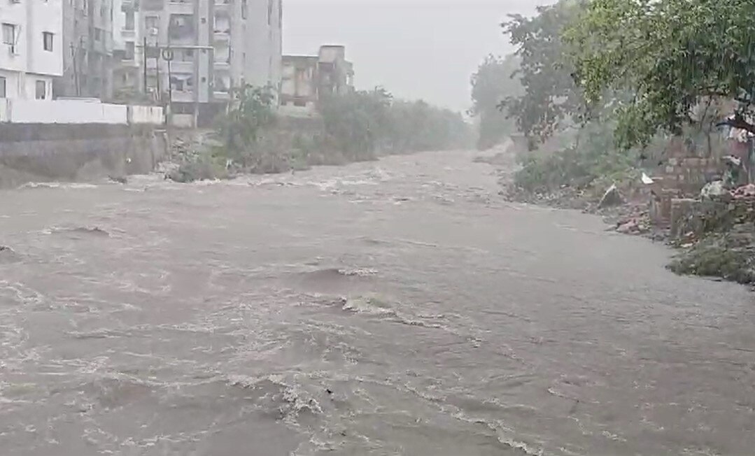 Junagadh Rain: વિસાવદરમાં 10 ઈંચથી વધુ વરસાદ, ઘેડ પંથકની ફરી વધી શકે છે મુશ્કેલી