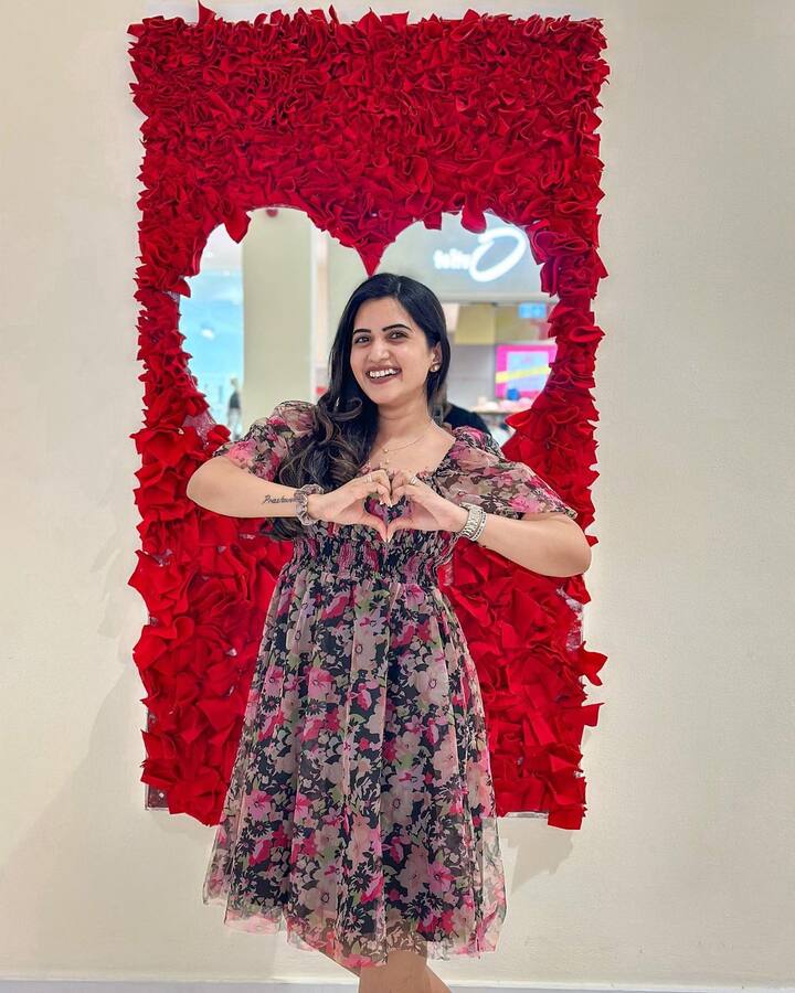 అందమైన స్రవంతి చొక్కారపు ఫోటోలు -Image credit: Sravanthi Chokarapu/Instagram