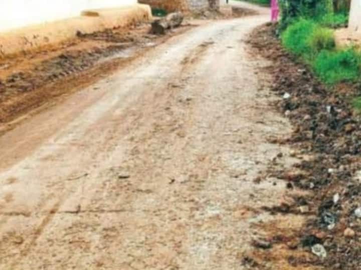 Chhattisgarh Surajpur News pipeline digging drains road not getting the repairs done after work ann Chhattisgarh: कहीं नाली तो कहीं खोद रहे पक्की सड़क, पाइपलाइन बिछाने में ठेकेदारों की मनमानी