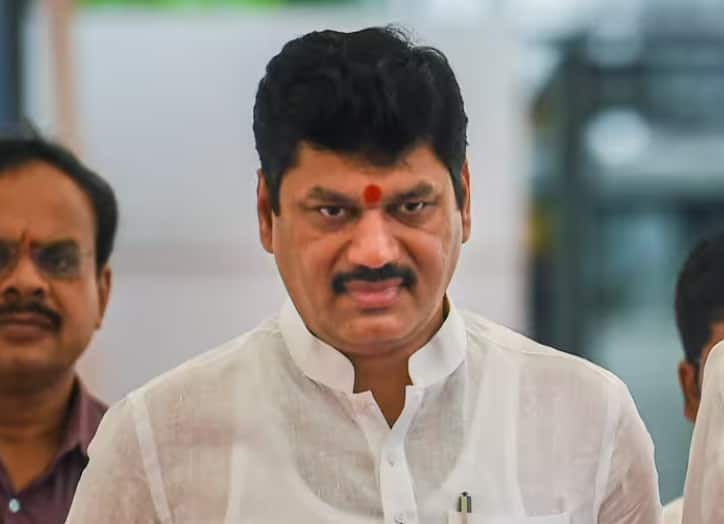 Agriculture news minister Dhananjay Munde comment on Pik Vima Dhananjay Munde : मला शेतकऱ्यांच्या वेदना कळतात, ..तर मी  देखील दिवाळी साजरी करणार नाही : कृषीमंत्री 