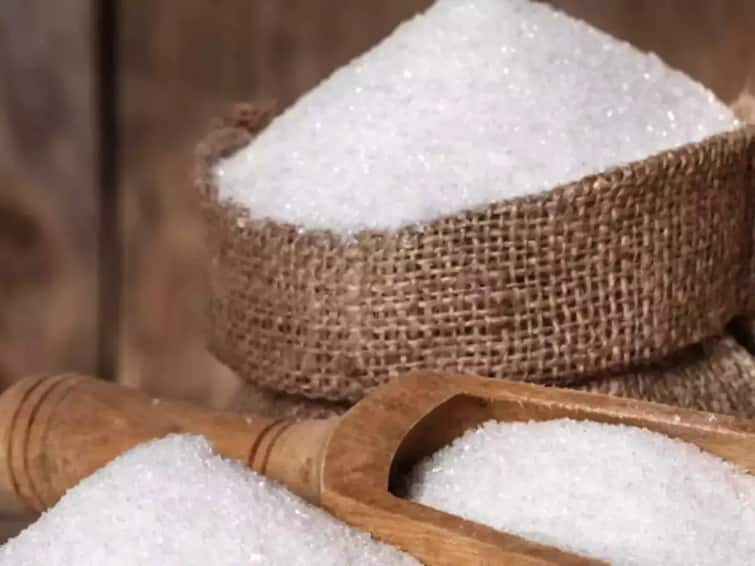 Sugar Price News centre makes it mandatory to disclose weekly sugar stocks by traders wholesalers retailers to keep sugar prices in check Sugar Price : साखरेच्या वाढत्या किंमतीवर येणार नियंत्रण? केंद्र सरकारनं घेतला 'हा' निर्णय