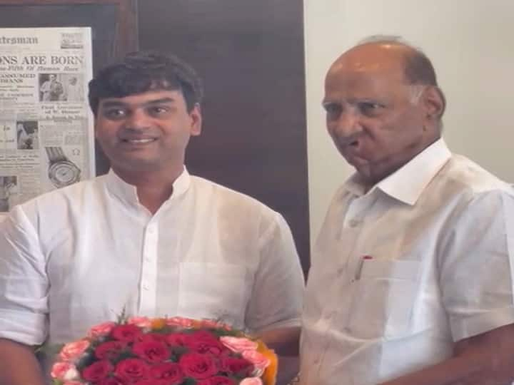 Mumbai Nashik Political News Former MLA Yogesh Gholap met Sharad Pawar Yogesh Gholap-Sharad Pawar Meet : माजी आमदार योगेश घोलप यांनी घेतली शरद पवार यांची भेट