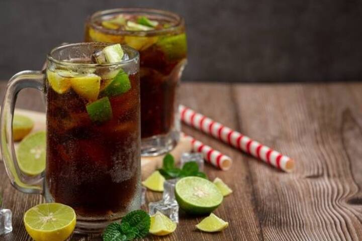 હેલ્ધી ફેટ્સ આપણા શરીર માટે ખૂબ જ સારી હોય છે પરંતુ એક્સરસાઇઝ કરતા પહેલા લીધેલી ફેટ સારી નથી. સુકા ફળો આનો એક ભાગ છે. આ પાચનક્રિયા ધીમું કરે છે. વર્કઆઉટ પહેલા એ જરૂરી છે કે તમે જે પણ ખાધું છે તે સંપૂર્ણ રીતે પચી જાય.