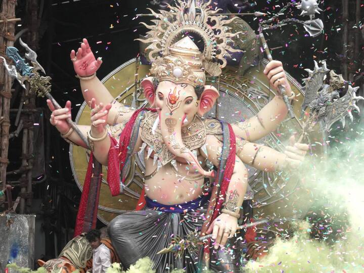 Ganesh Chaturthi 2023: ગણેશ ચતુર્થી 19 સપ્ટેમ્બર 2023ના રોજ છે. ગણેશ ઉત્સવ સમગ્ર ભારતમાં ઉજવવામાં આવે છે પરંતુ મહારાષ્ટ્રમાં આ ઉત્સવની ભવ્યતા અલગ છે. આવો જાણીએ મુંબઈમાં ગણપતિના 5 ભવ્ય પંડાલ વિશે.