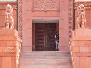 New Parliament Building: નવા સંસદ ભવનની એન્ટ્રી ગેટ પર લાગેલી છે હાથી, ઘોડા અને ગરુડની પ્રતિમા, જાણો વાસ્તુ શાસ્ત્ર પ્રમાણે શું છે મહત્વ