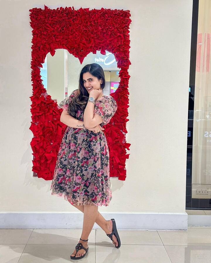 సైమా అవార్డుల కోసం ఆమె దుబాయ్ వెళ్లింది. అక్కడ సైమా అవార్డుల్లో మెరిసింది. -Image credit: Sravanthi Chokarapu/Instagram