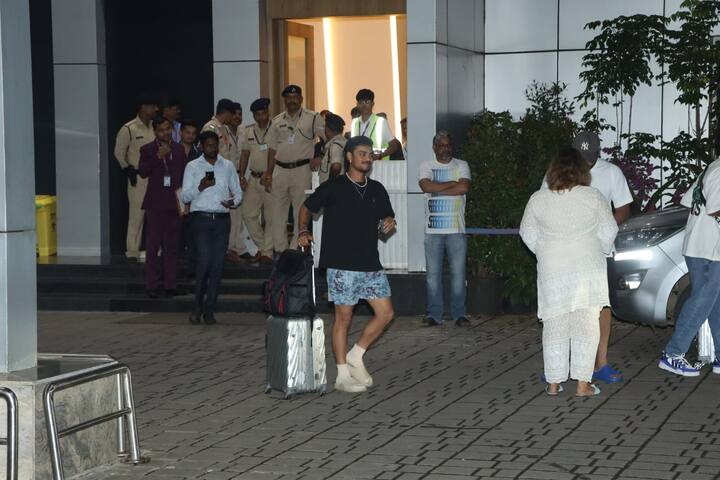 बता दें कि टीम इंडिया ने एशिया कप के फाइनल में श्रीलंका को 10 विकेट से करारी शिकस्त दी थी. भारत की ओर से शानदार गेंदबाज़ी देखने को मिली थी.