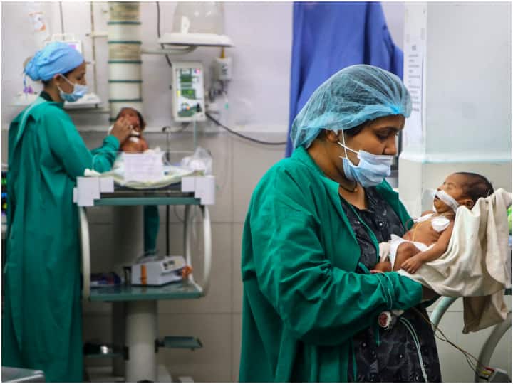 up News birth certificate available immediately after birth government hospitals of uttar-pradesh UP News: यूपी में नवजातों के बर्थ सर्टिफिकेट के लिए बड़ा फैसला, अब अस्पताल में ही मिलेगा पत्र, आदेश जारी