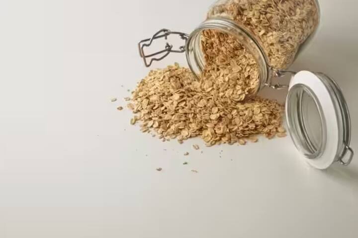 આ લિસ્ટમાં પહેલું નામ ફાઈબર રિચ ફૂડનું આવે છે. ફાઈબર આપણા શરીર માટે મહત્વપૂર્ણ છે પરંતુ કસરત કરતા પહેલા ફાઈબર ન ખાઓ કારણ કે તેને પચવામાં સમય લાગે છે. આવી સ્થિતિમાં, કસરત દરમિયાન તમને ગેસ, ઉબકા, પેટમાં ખેંચાણ જેવી સમસ્યાઓનો સામનો કરવો પડી શકે છે.