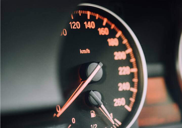 जर तुम्ही तुमच्या बॅटरीचे टर्मिनल्स स्वच्छ केले नाहीत तर ही सर्वात मोठी चूक होऊ  शकते.