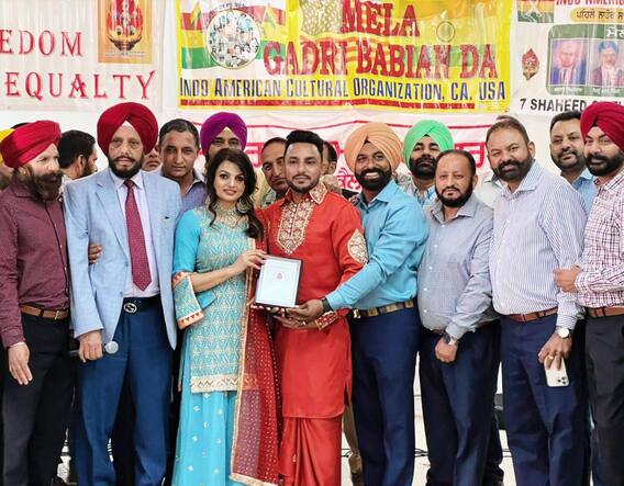 Deep Dhillon: Singer Deep Dhillon is enjoying the colors of Punjab, returning from Canada and spending special moments with his family.