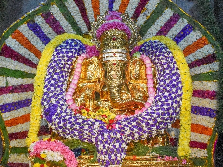 Vinayagar Chaturthi 2023: சேலத்தில் தென்னந்தோப்புக்குள் 13 அடி தேங்காய்க்குள் விநாயகர் சிலை