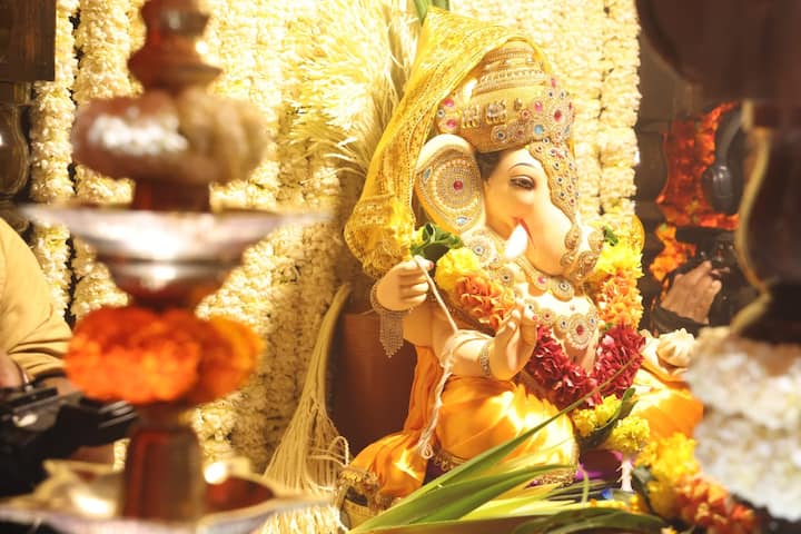 राज्यात सर्वच ठिकाणी गणरायाचं जल्लोषात स्वागत करण्याच आले