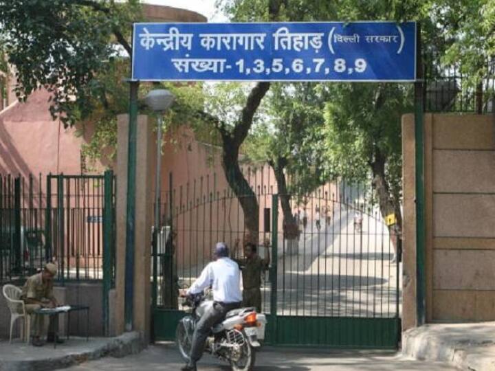 All prisoners in Delhi Jail get hot water for bathing washing cloth Work on installing Solar heater started Delhi Jail: दिल्ली में नहाने, कपड़े धोने के लिए सभी कैदियों को मिलेगा गर्म पानी, LG के आदेश पर अफसरों ने उठाए ये कदम