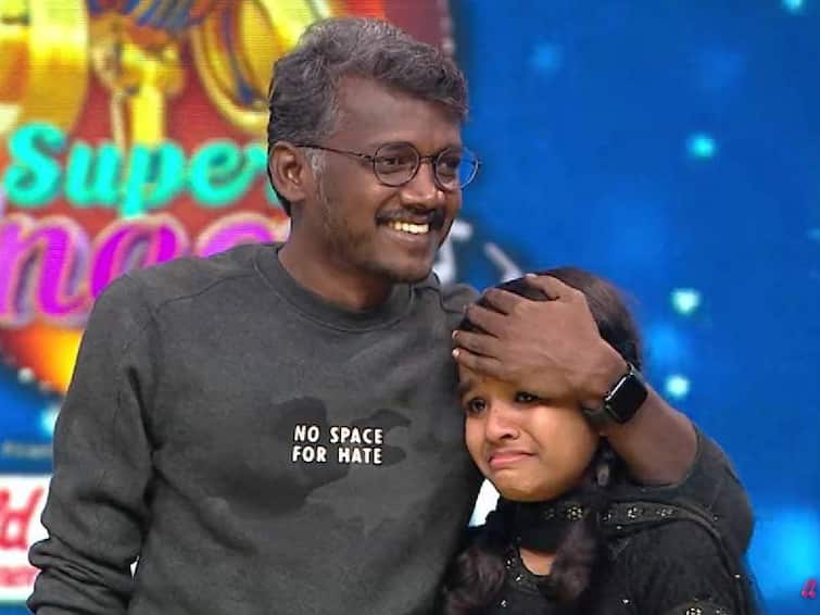 director mari selvaraj attend super singer junior 9 show Super Singer Junior 9: சூப்பர் சிங்கர் நிகழ்ச்சிக்கு வந்த மாரி செல்வராஜ்.. மாமன்னன் பாடலால் நிகழ்ந்த அற்புதம்..!