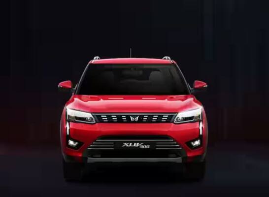 ਕੰਪਨੀ ਨੇ ਸਤੰਬਰ 2023 'ਚ ਮਹਿੰਦਰਾ XUV300 ਦੀ ਕੀਮਤ 'ਚ 31,000 ਰੁਪਏ ਦਾ ਵਾਧਾ ਕੀਤਾ ਹੈ। ਇਸ ਤੋਂ ਬਾਅਦ ਇਸ ਦੀ ਕੀਮਤ 7.99 ਲੱਖ ਰੁਪਏ ਤੋਂ ਲੈ ਕੇ 14.76 ਲੱਖ ਰੁਪਏ ਐਕਸ-ਸ਼ੋਰੂਮ ਤੱਕ ਦੀ ਕੀਮਤ 'ਤੇ ਖਰੀਦਿਆ ਜਾ ਸਕਦਾ ਹੈ।