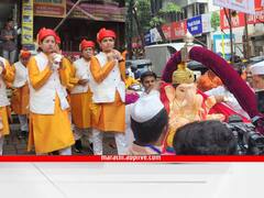 Pune Ganeshotsav 2023 : शंख वादनाने मानाच्या दुसऱ्या तांबडी जोगेश्वरी गणपतीच्या मिरवणुकीला सुरुवात