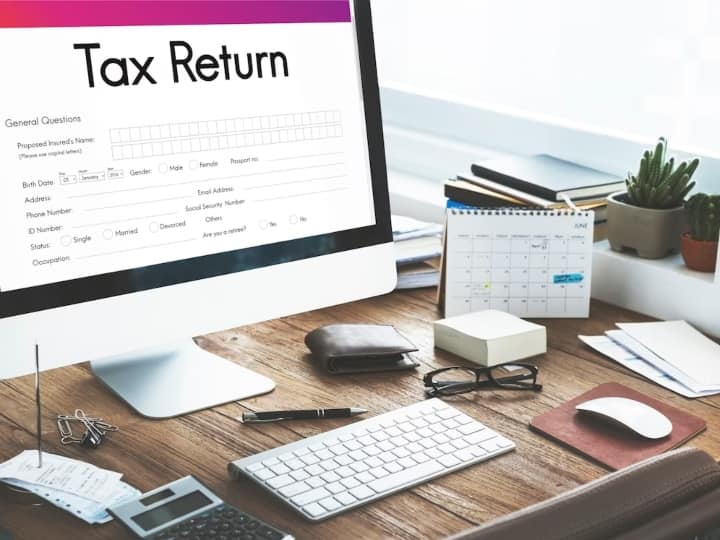 Income Tax Return Government extended the date for filing ITR for these people new date is 30th November Income Tax Return: सरकार ने इन लोगों के लिए बढ़ाई आईटीआर भरने की तारीख, 30 नवंबर हुई नई डेट 