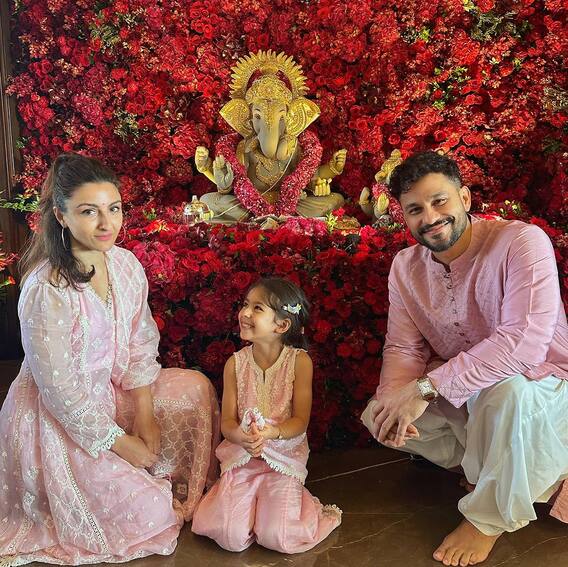 Ganesh Chaturthi 2023: Sara Ali Khan, Janhvi Kapoor to Raj-Shubashree, Shrabanti, Ganesh Bandana Matwara From Tollywood to Bollywood Ganesh Chaturthi 2023: Sara Ali Khan, Janhvi Kapoor to Raj-Shubashree, Shrabanti, Ganesh Bandana Matwara From Tollywood to Bollywood