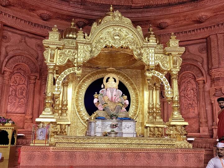 हे सगळं दृष्य टिपण्यासाठी पुणेकरांनी गर्दी केली होती.