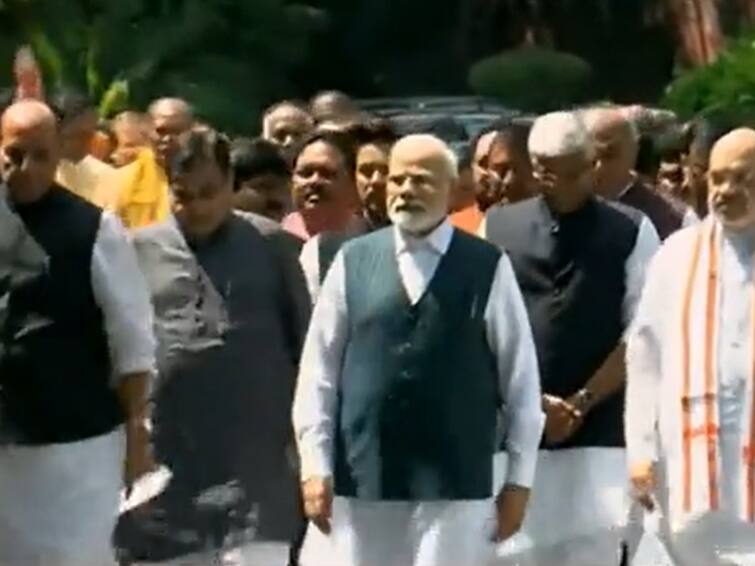 PM Modi Leads MPs From Old Parliament To New Building Amid 'Vande Mataram' Slogans: WATCH PM Modi Leads MPs From Old Parliament To New Building Amid 'Vande Mataram' Slogans: WATCH