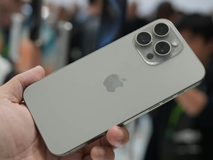 इन 5 कारणों की वजह से 15 Pro की बजाय आपके लिए बेस्ट है iPhone 15