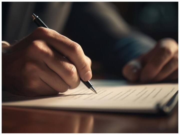 26 नवंबर के दिन परीक्षा तीन सेशन में आयोजित होगी. वर्बल एबिलिटी एंड रीडिंग कॉम्प्रिहेंशन, डेटा इंटरप्रिटेशन एंड लॉजिकल रीजनिंग और क्वांटीटेटिव एबिलिटी से सवाल आएंगे.