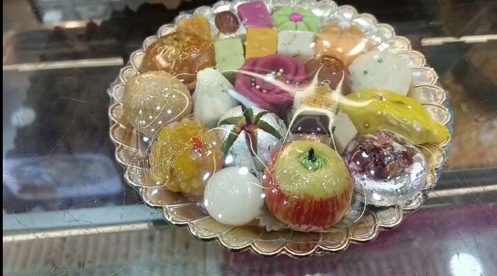 बाप्पाचा आवडता पदार्थ म्हणजेच मोदक आणि बाप्पाच्या आगमनानंतर वेगवेगळ्या पद्धतीचे मोदक बाजारात उपलब्ध झालेत.